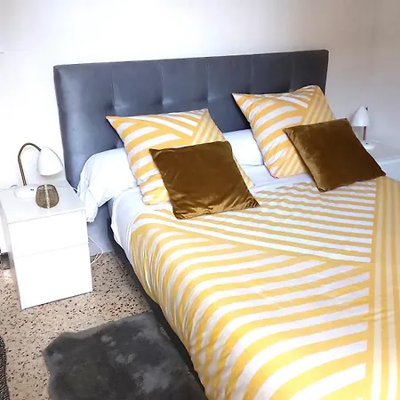 Superbe Et Son Garage Prive Gratuit