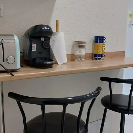 Superbe Et Son Garage Prive Gratuit