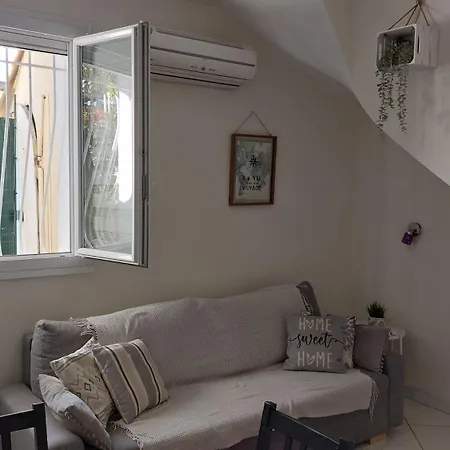 Superbe Et Son Garage Prive Gratuit *