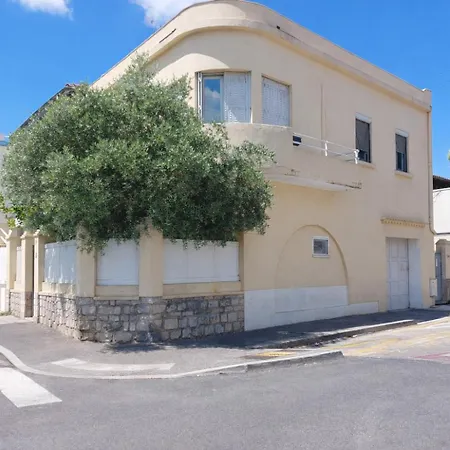 Superbe T2 Avec Son Garage Centre * Νιμ
