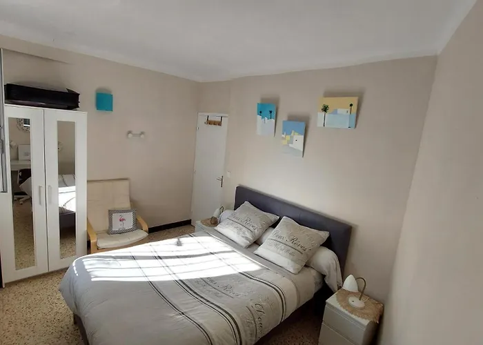 Superbe Et Son Garage Prive Gratuit