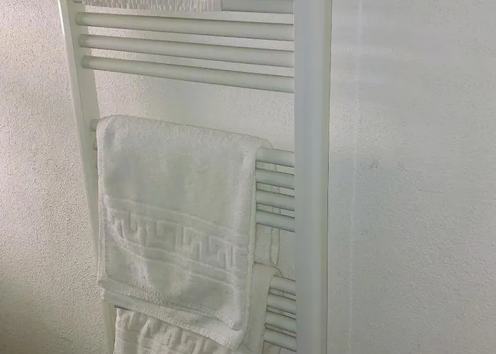 Superbe Et Son Garage Prive Gratuit Nimes