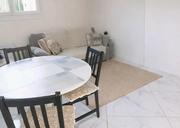 Apartament Superbe Et Son Garage Prive Gratuit Nîmes